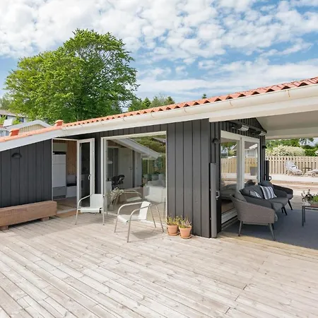 In Bjert With House Sea View Binderup Strand