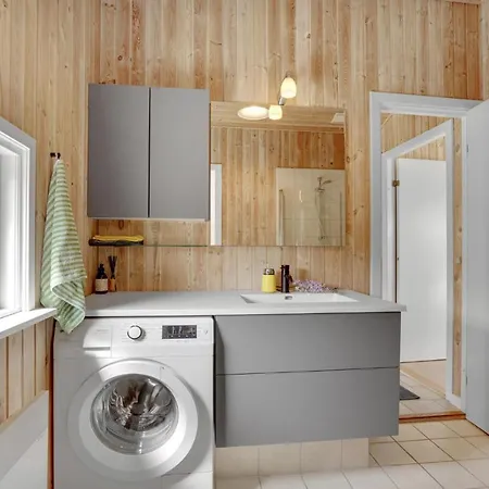 Three-bedroom In Bjert * Binderup Strand