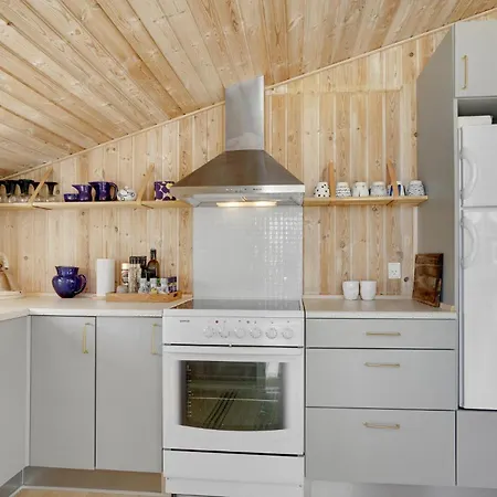 Three-bedroom In Bjert * Binderup Strand