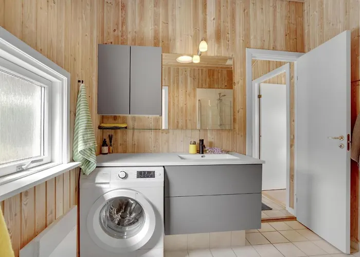 Three-bedroom In Bjert * Binderup Strand