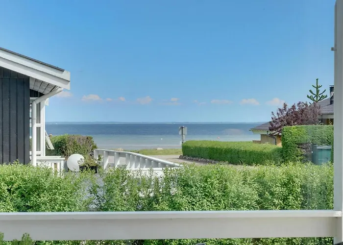 Dom wakacyjny Three-bedroom In Bjert *