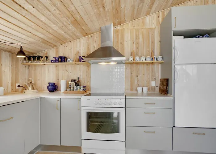 Three-bedroom In Bjert * Binderup Strand