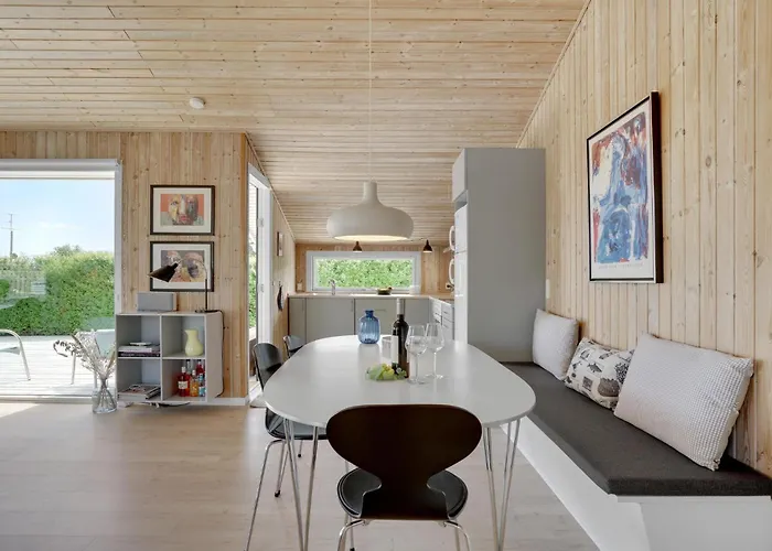 Dom wakacyjny Three-bedroom In Bjert *