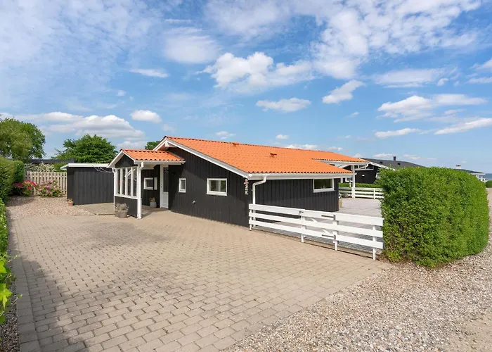 Three-bedroom In Bjert