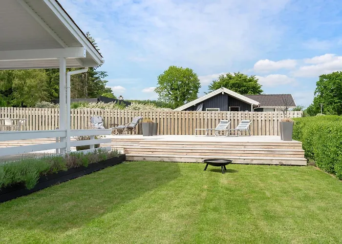Three-bedroom In Bjert * Binderup Strand